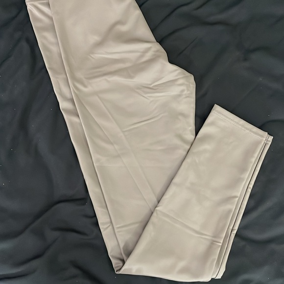 Present and Love Leggings - Picture 6 of 11